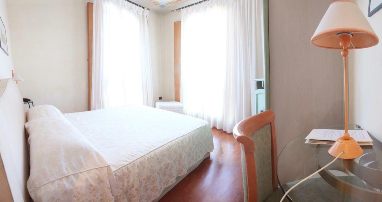 Torreglia Hotel La Torre מראה חיצוני תמונה